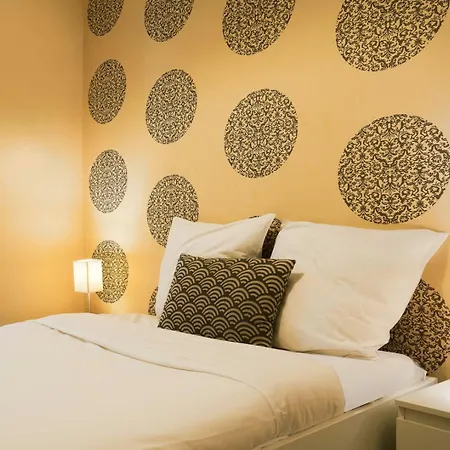Apartment Near Train Station With Parking *