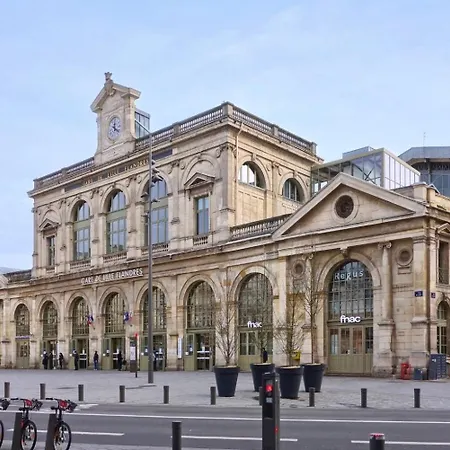 Near Train Station With Parking Apartment