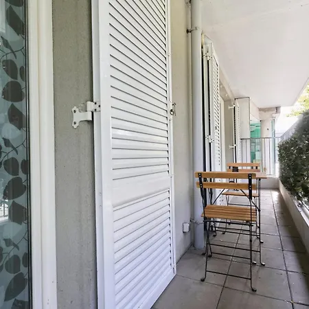 Near Train Station With Parking Appartement *