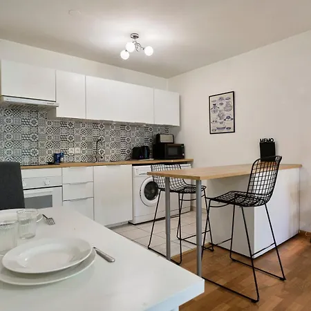 Apartment Near Train Station With Parking