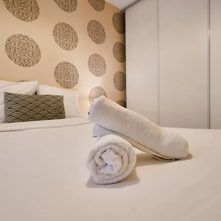 Near Train Station With Parking Apartment *