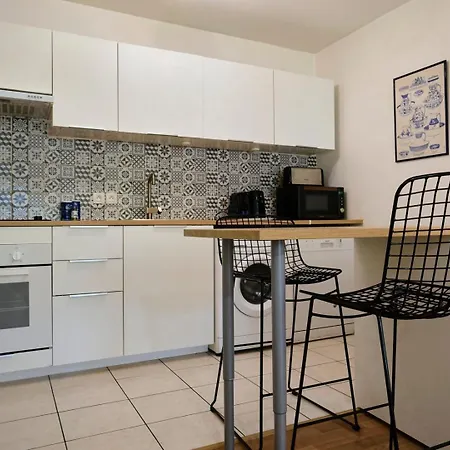 Near Train Station With Parking Apartment