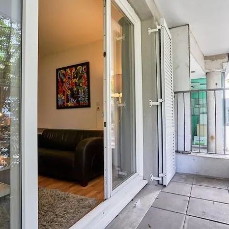 Near Train Station With Parking Appartement *